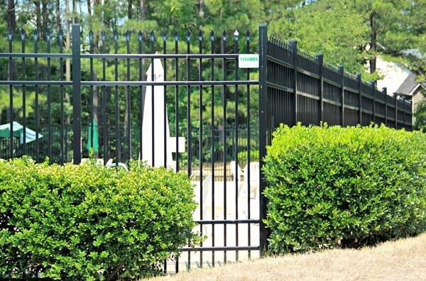 Installing Aluminum Fence 